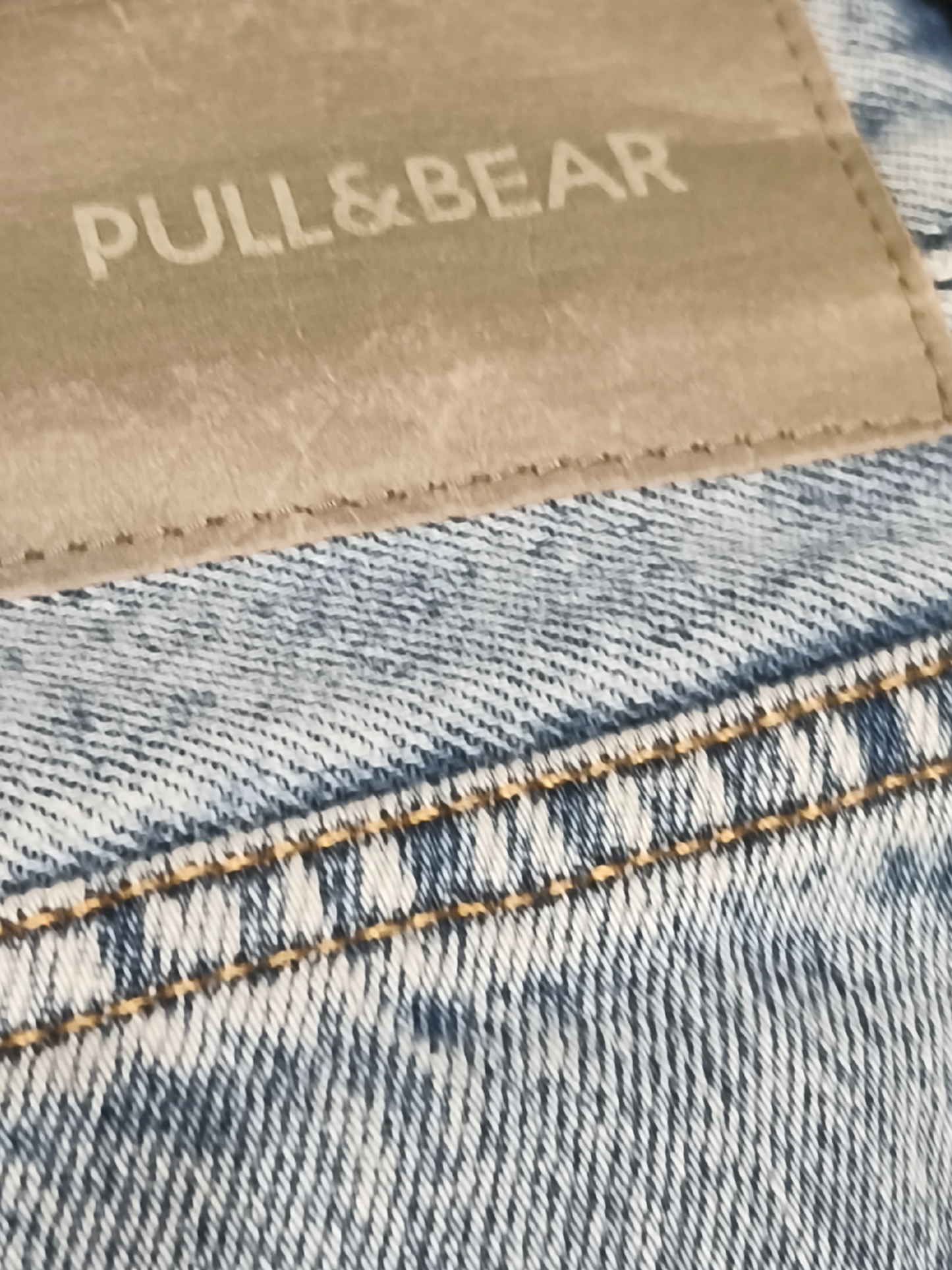 Pull&Bear High Waisted Distressed Mom Jeans Light Wash Blue Size 4 / 36 / 26