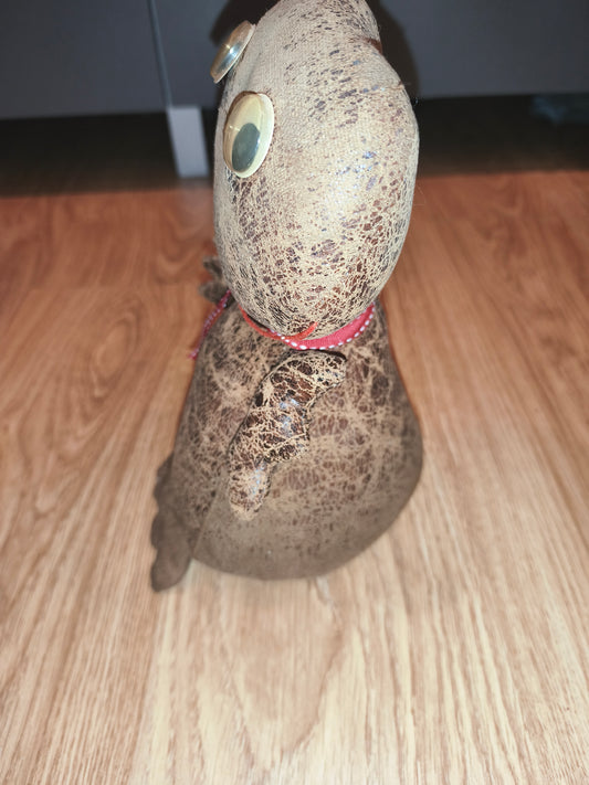 Rustic Distressed Leather-Look Frog Decorative Ornament – Vintage Style Folk Art Figure