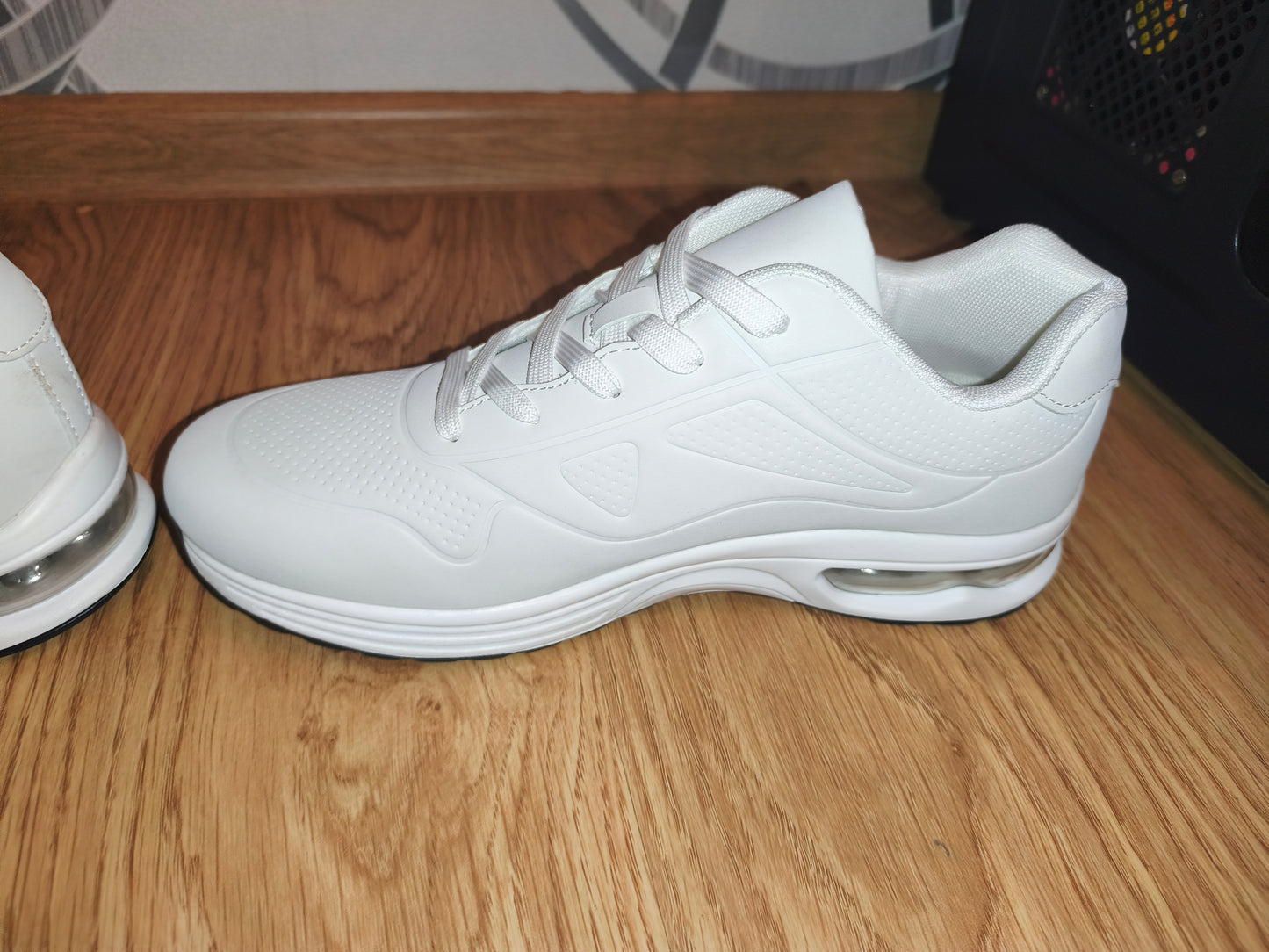 All-White Air Cushion Low-Top Sneakers / Athletic Shoes – Size EU 44