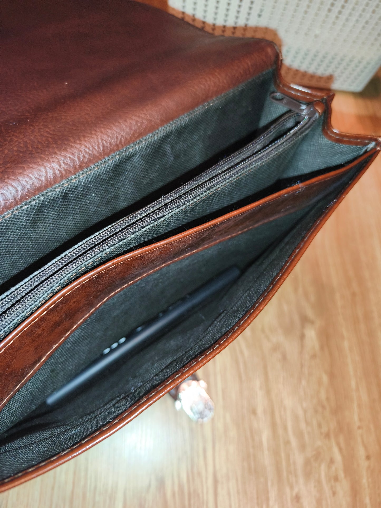 Vintage Style Brown Faux Leather Messenger Bag / Business Briefcase with Multiple Compartments