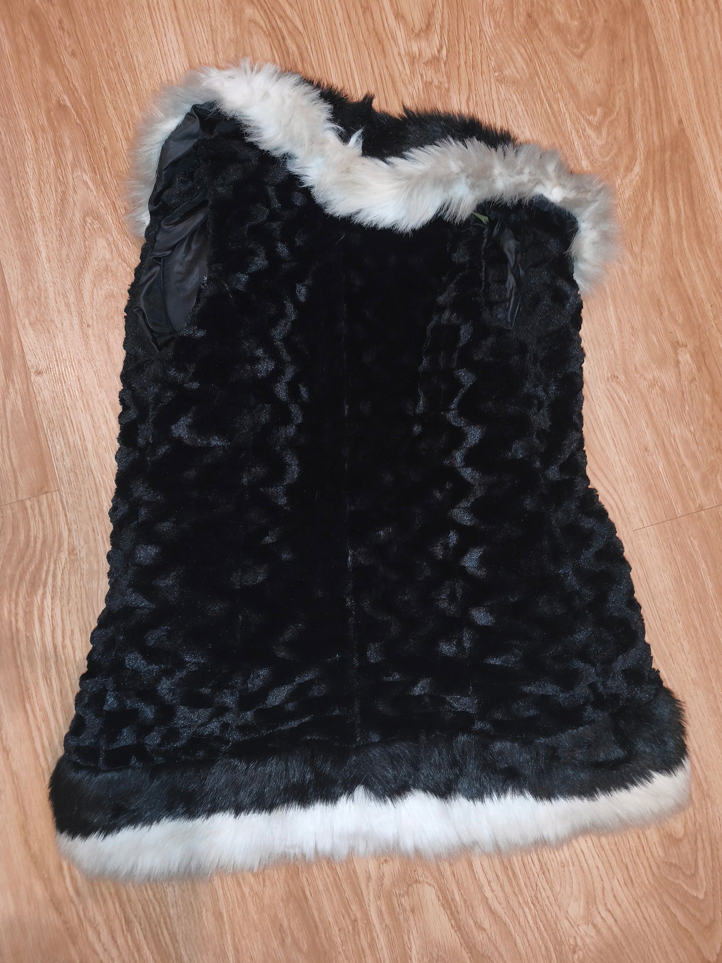Vira Luxury Hooded Faux Fur Vest – Black & White Contrast Gilet (Size XL, Fits M/L)