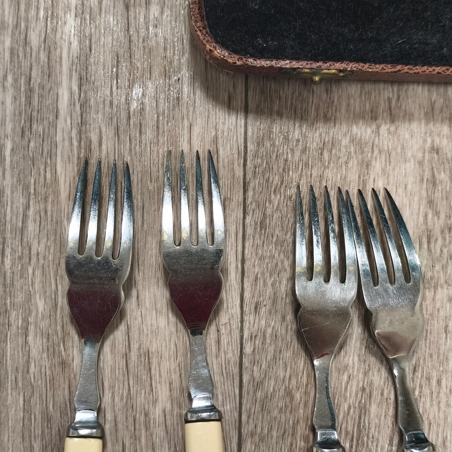 Vintage Sheffield Chrome Plate Cased Fish Cutlery Set 12Pc Faux Bone Knives Fork