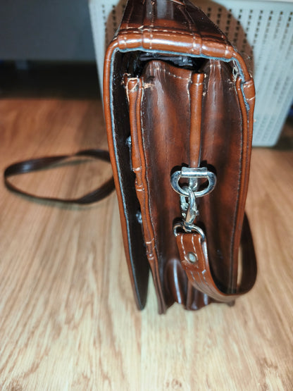 Vintage Style Brown Faux Leather Messenger Bag / Business Briefcase with Multiple Compartments