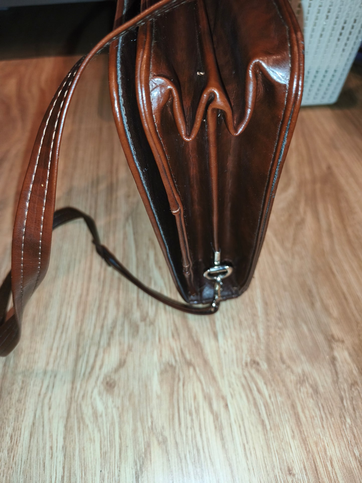 Vintage Style Brown Faux Leather Messenger Bag / Business Briefcase with Multiple Compartments
