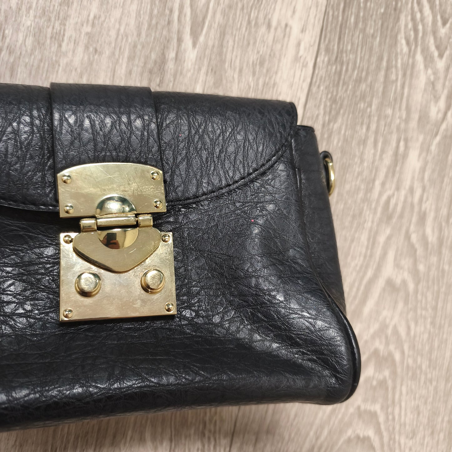 Black Textured Faux Leather Flap Crossbody Shoulder Bag Gold Hardware Lock