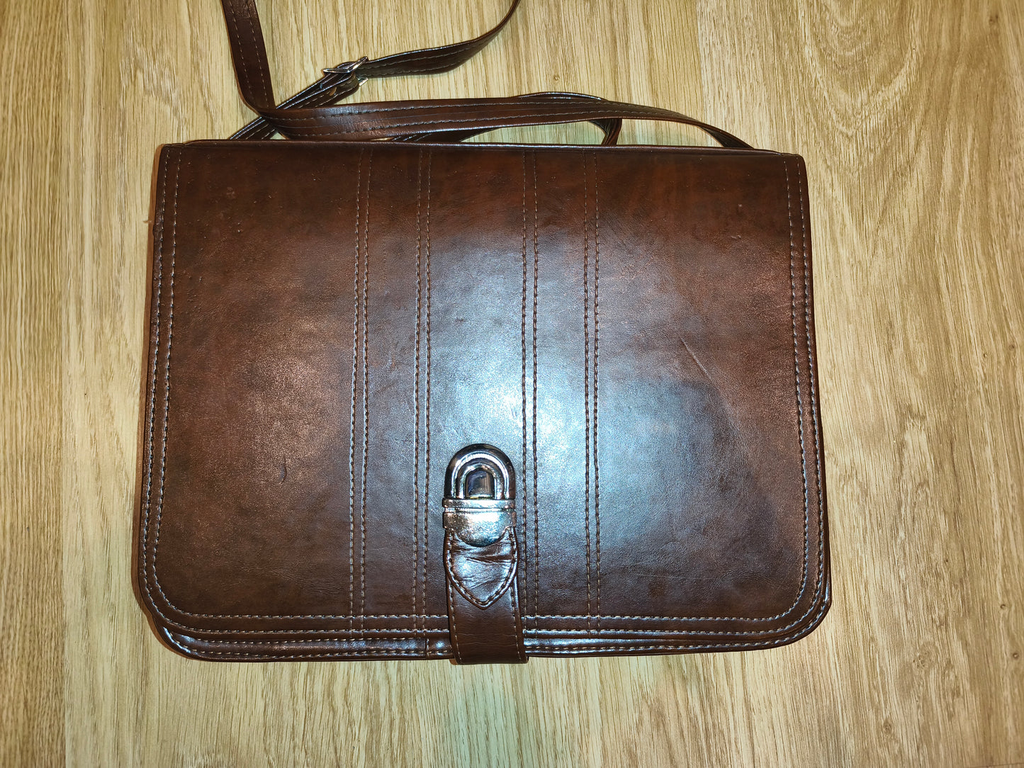 Vintage Style Brown Faux Leather Messenger Bag / Business Briefcase with Multiple Compartments