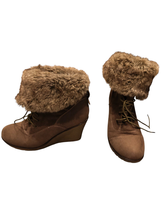 Claudia Ghizzani Women’s Wedge Ankle Boots – Faux Fur Trim Lace-Up – 41