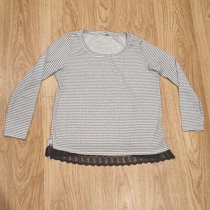 Womens Striped Long Sleeve Knit Top Size M White Black Lace Trim Hem Shirt