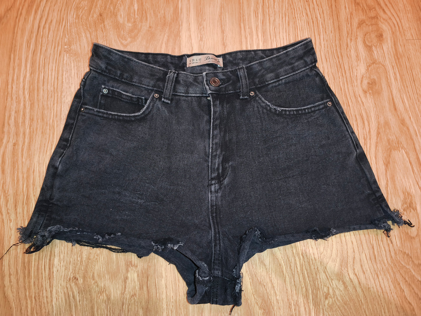 Denim Co. Women’s Black Distressed Denim Shorts – Raw Hem, Size 42 (EU)