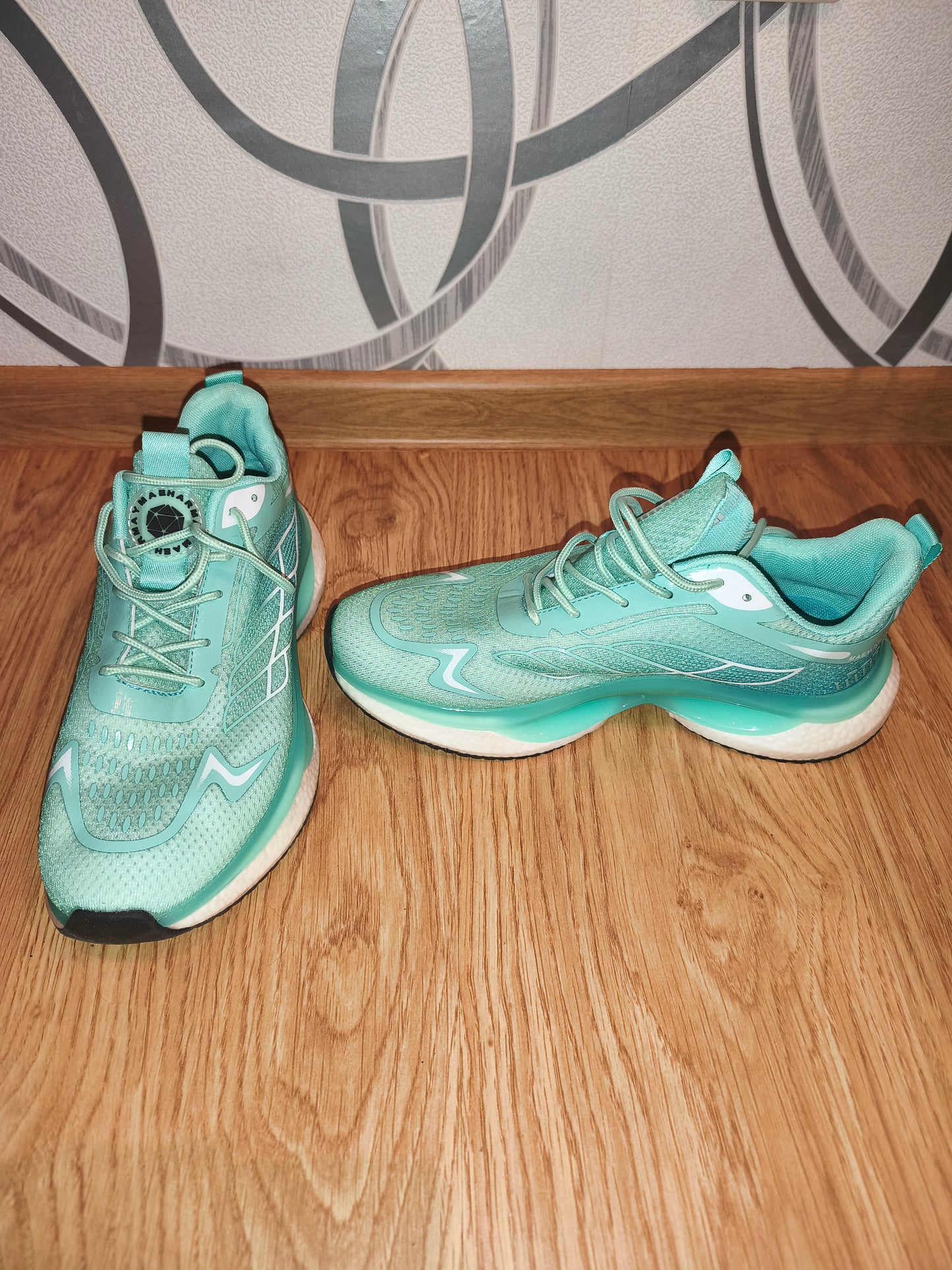 Mint Green Lightweight Breathable Running Shoes / Sneakers – Size EU 43