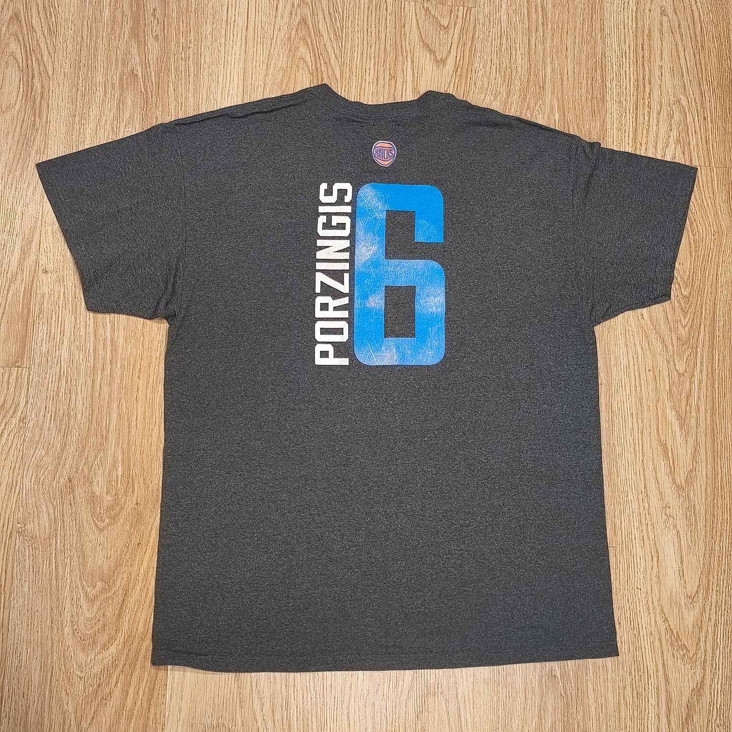 Majestic NBA New York Knicks Porzingis #6 T-Shirt Mens XL Grey Graphic Tee