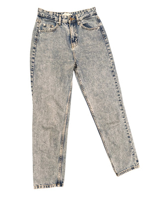 Sinsay Mom-Fit-Jeans, EU 34 US 2, hoher Bund, helle Acid-Waschung, blau, zulaufender Schnitt im 90er-Jahre-Stil