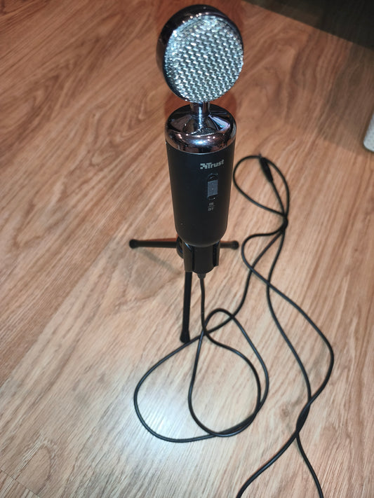 Trust Starzz PC Microphone 21672 with Desk Tripod – 3.5mm Vintage Style Gaming Mic