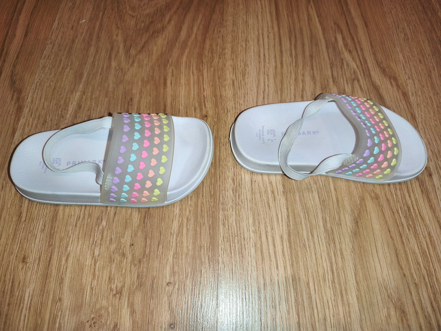Primark Girls Rainbow Pastel Heart Sliders with Elastic Heel Strap – White (Size EU 24 / UK 7)