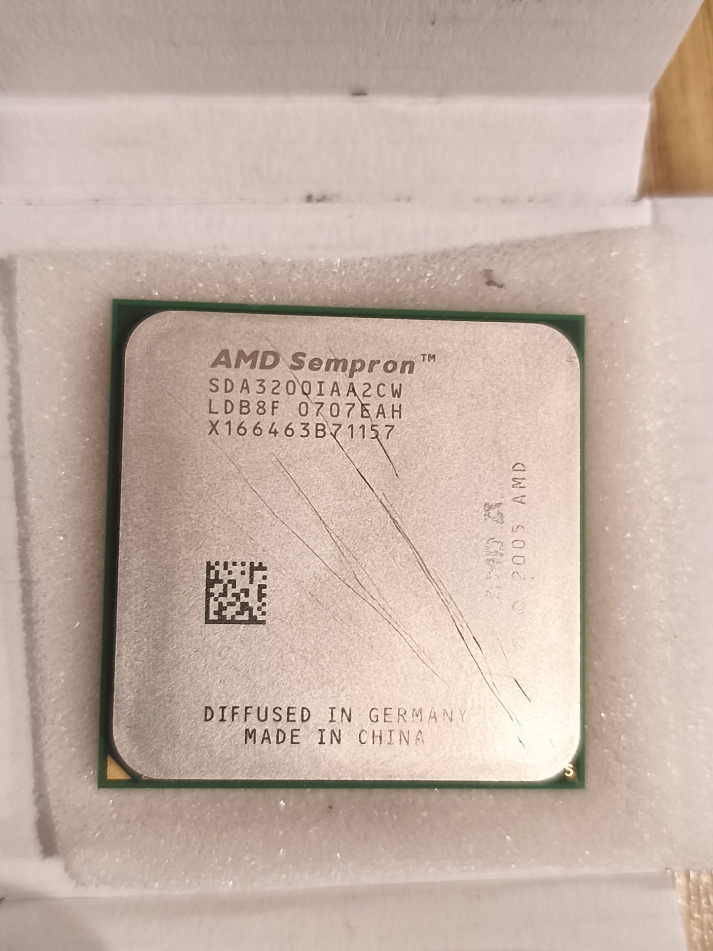 AMD Sempron 3200+ 1.8 GHz (SDA3200IAA2CW) Processor