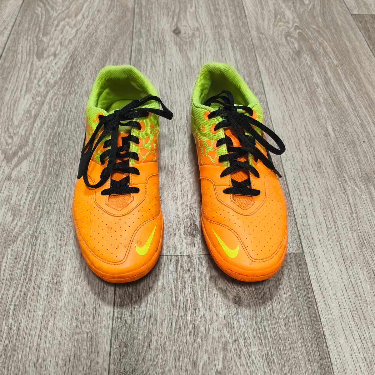 Nike 580454-807 Indoor Soccer Shoes Men Size US 8.5 EU 42 Orange Volt Black