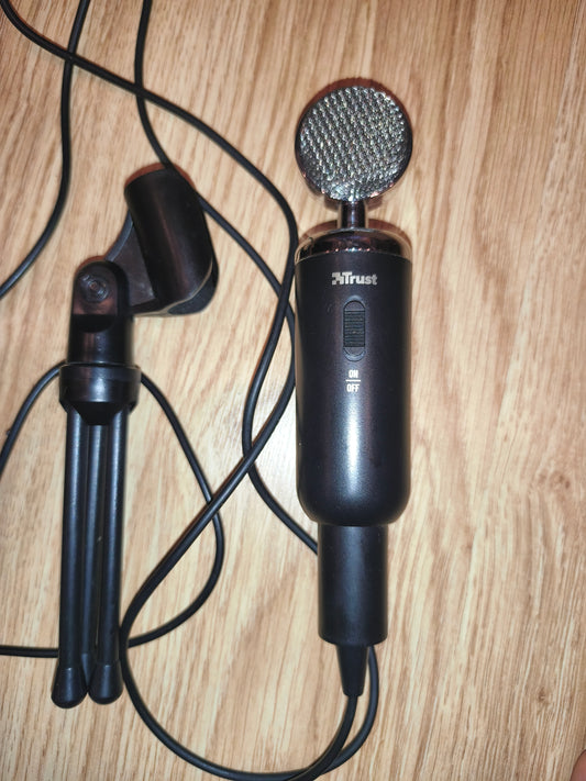 Trust Starzz PC Microphone 21672 with Desk Tripod – 3.5mm Vintage Style Gaming Mic