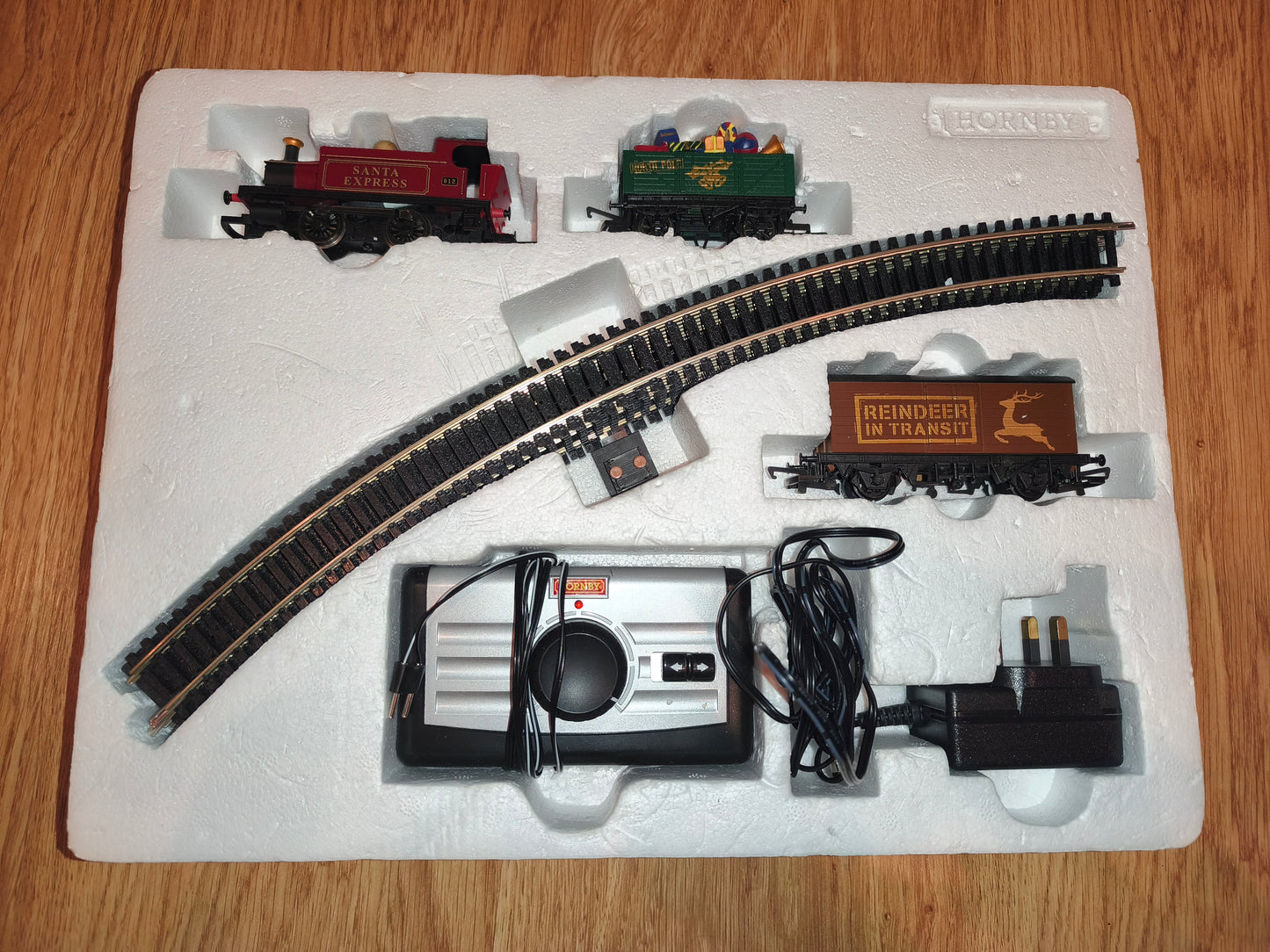 Hornby R1179 Santa's Express OO Gauge Christmas Train Set (Boxed)