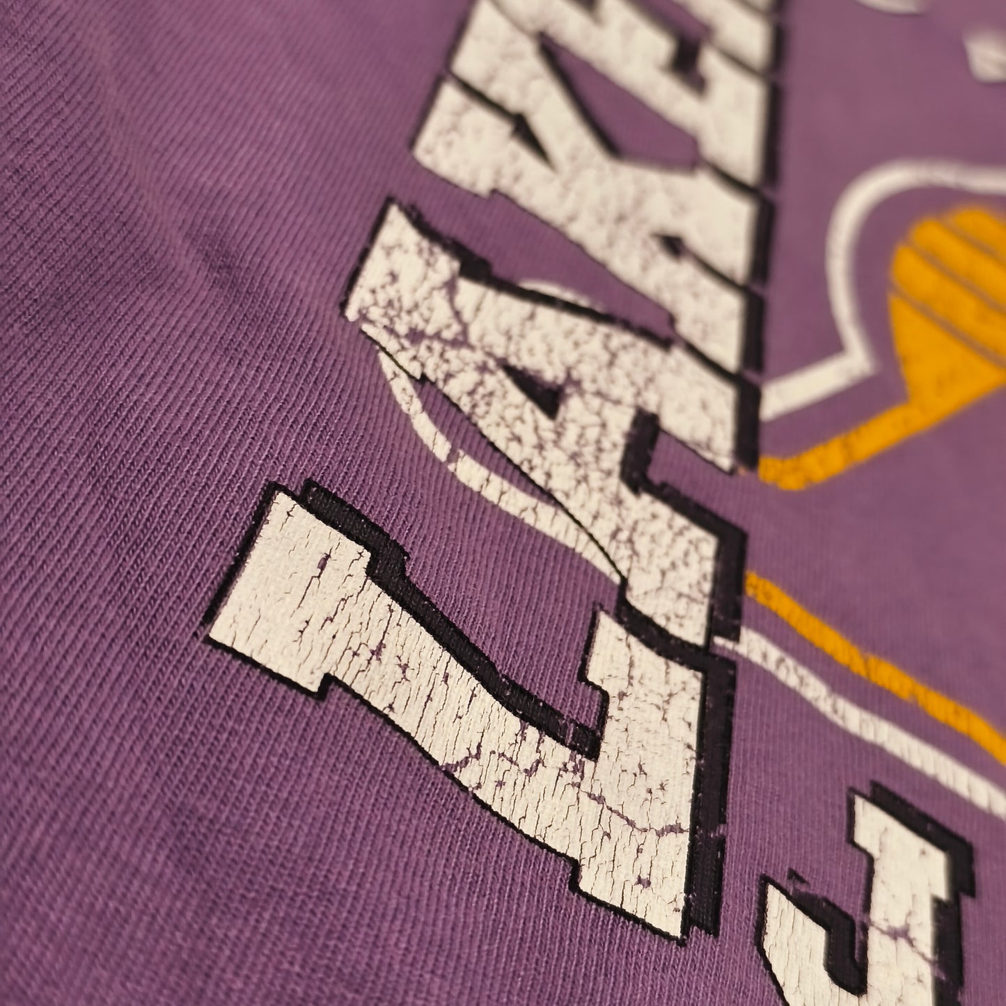 NBA Los Angeles Lakers LeBron James #6 Graphic T-Shirt Purple Mens Size XS