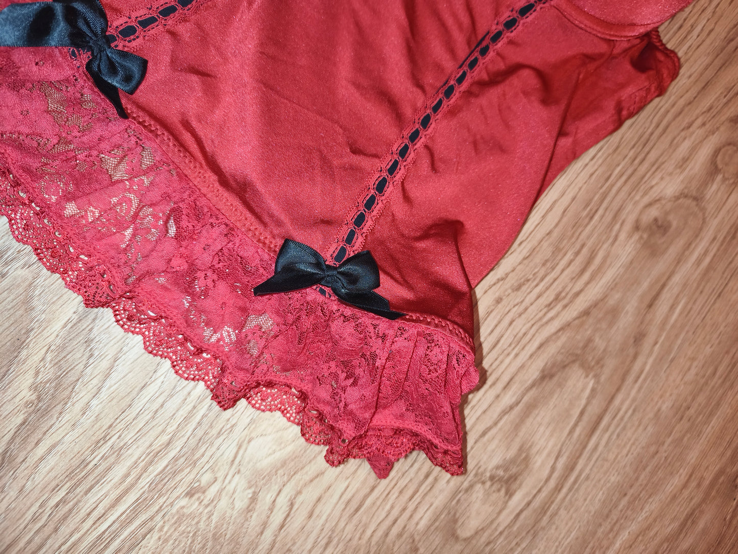 Lovehoney Lingerie Red Lace Corset Bustier Camisole – Black Bows & Hook-Eye Back, Size M