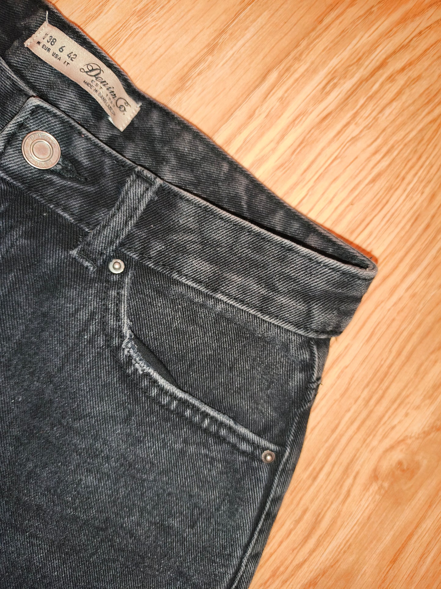 Denim Co. Women’s Black Distressed Denim Shorts – Raw Hem, Size 42 (EU)