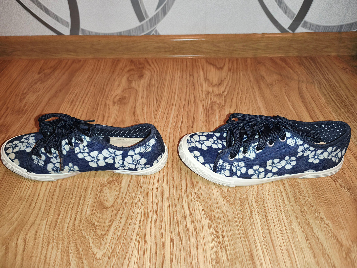 Mantaray Women's Blue Floral Canvas Trainers / Plimsolls – EUR 37 (UK 4)