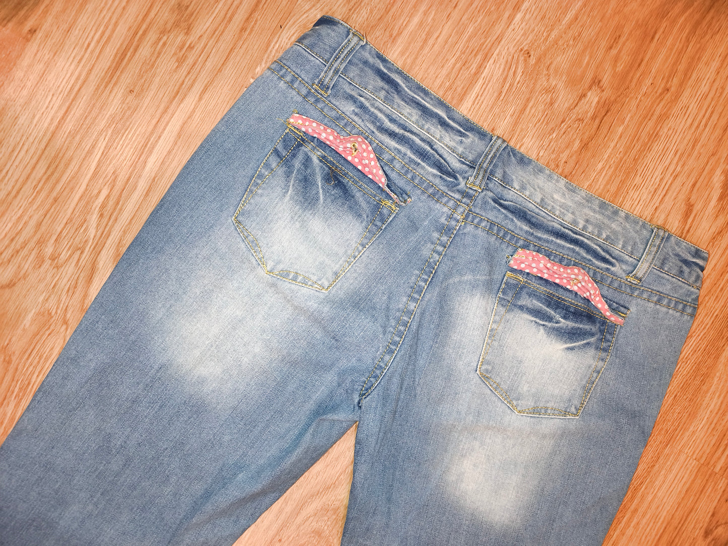 Vintage Denim Co. Light Wash Jean Shorts with Pink Polka Dot Trim – EUR 44 / UK 16