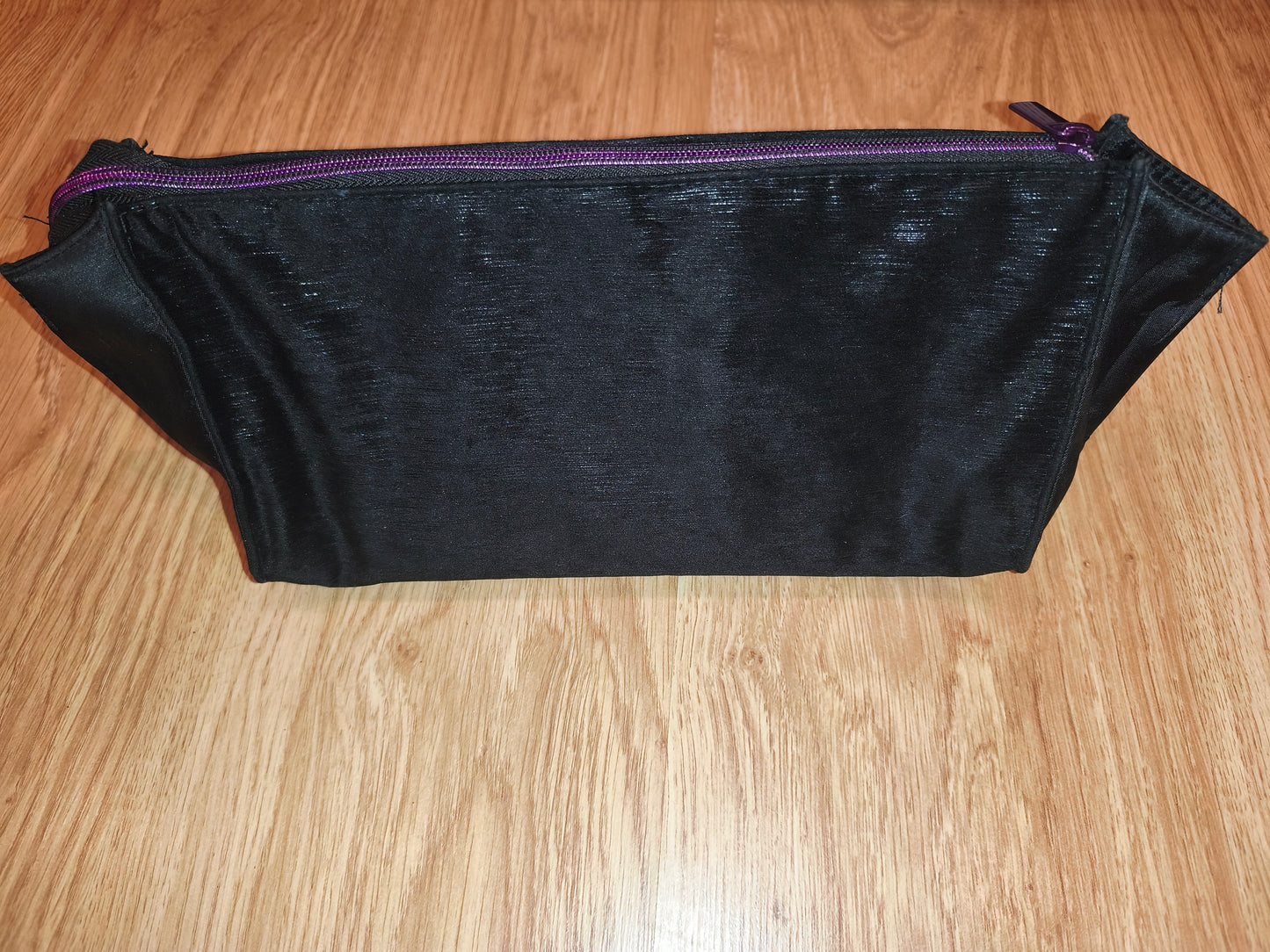 Authentic ghd Heat Resistant Hair Straightener Pouch / Cosmetic Travel Bag – Black & Purple