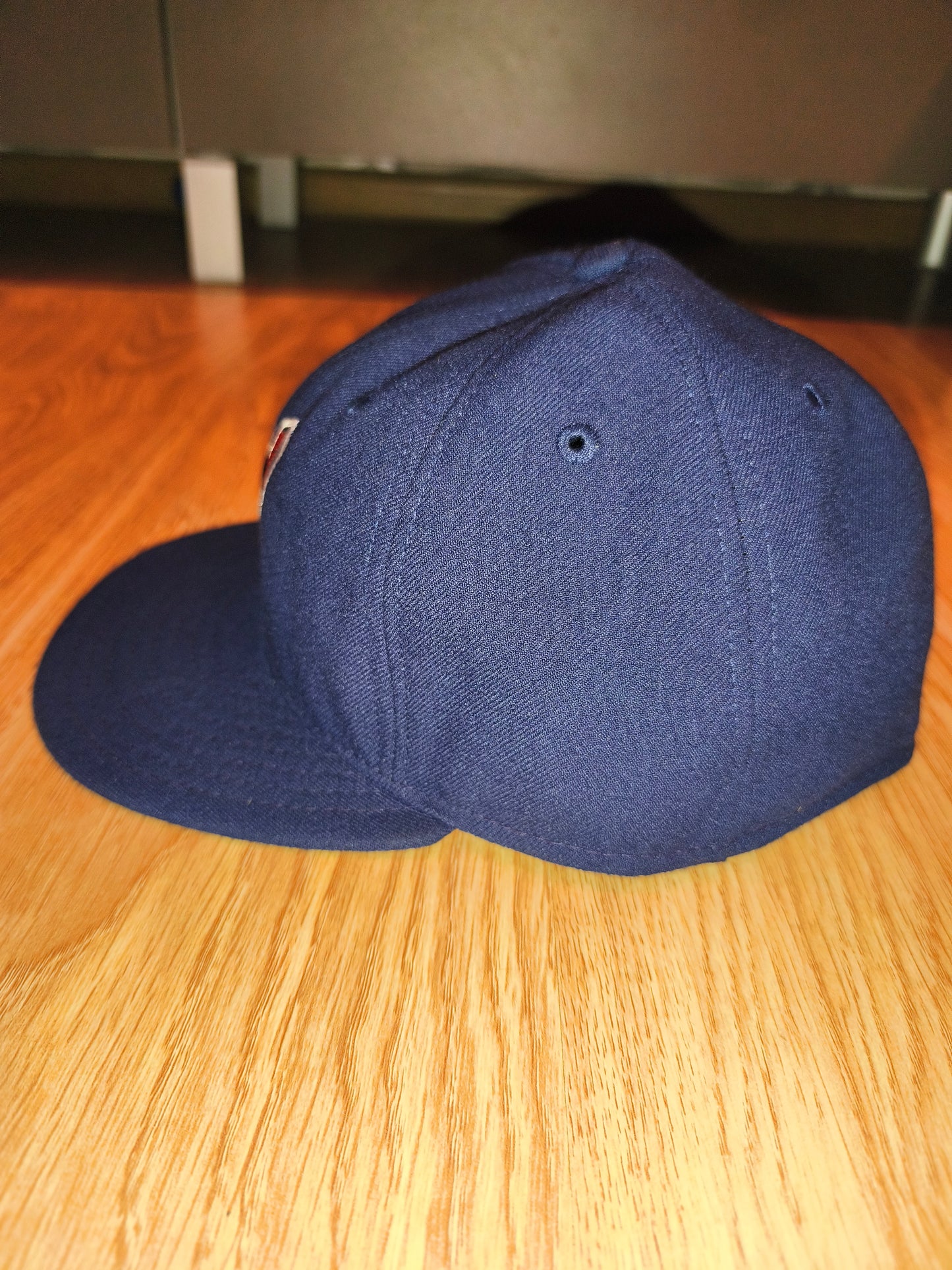Vintage New Era 59FIFTY Cleveland Indians Fitted Cap – Chief Wahoo Logo & American Flag Patch – Size 7 3/8