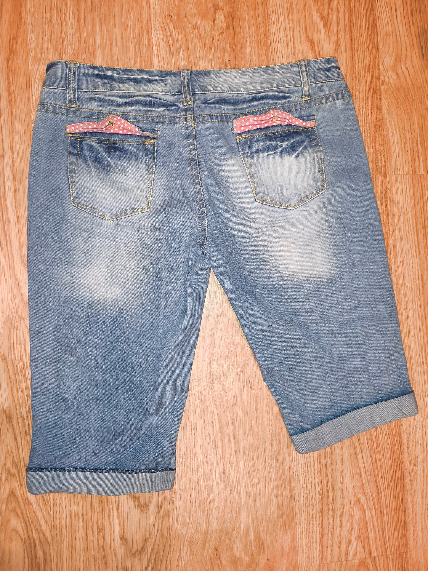 Vintage Denim Co. Light Wash Jean Shorts with Pink Polka Dot Trim – EUR 44 / UK 16
