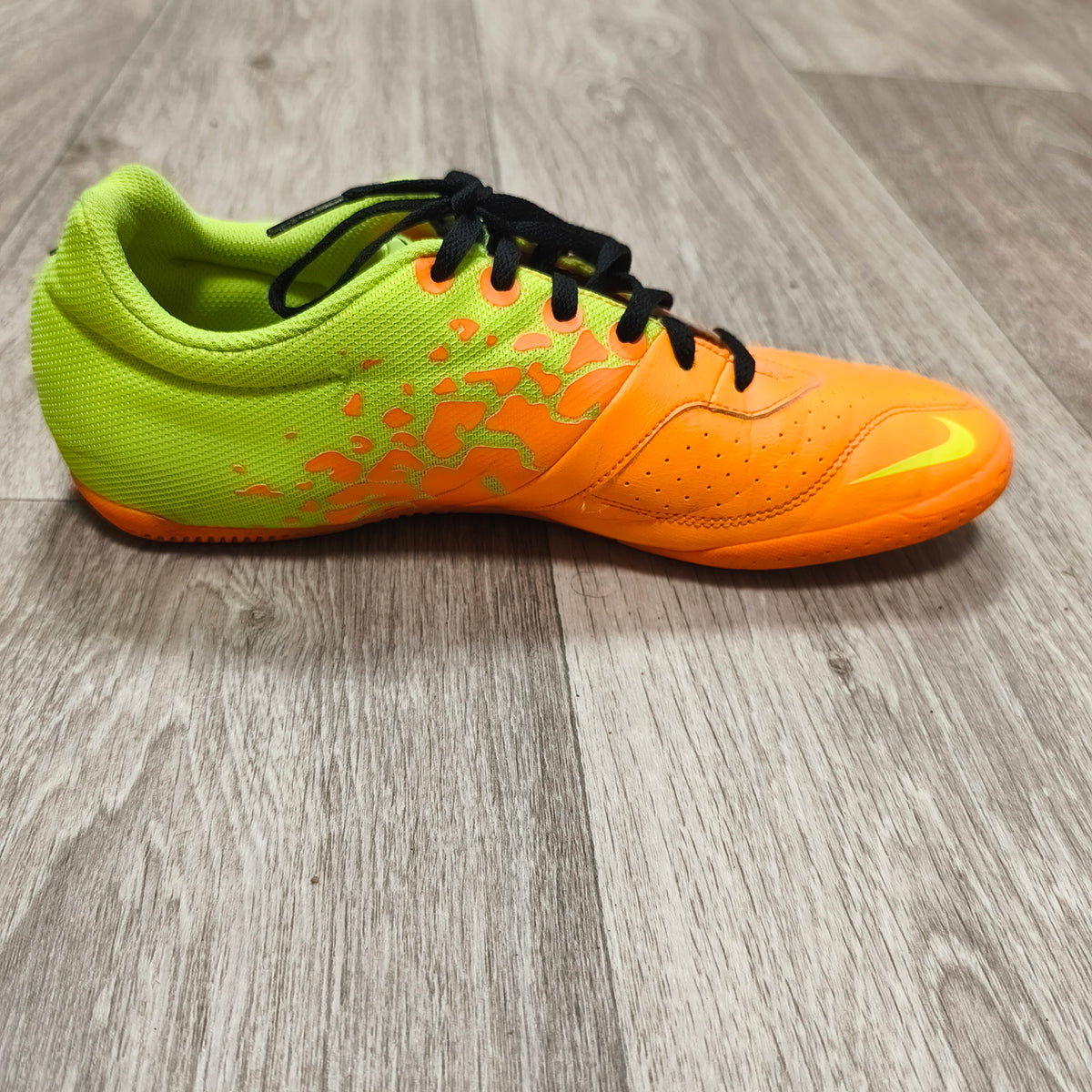 Nike 580454-807 Indoor Soccer Shoes Men Size US 8.5 EU 42 Orange Volt Black