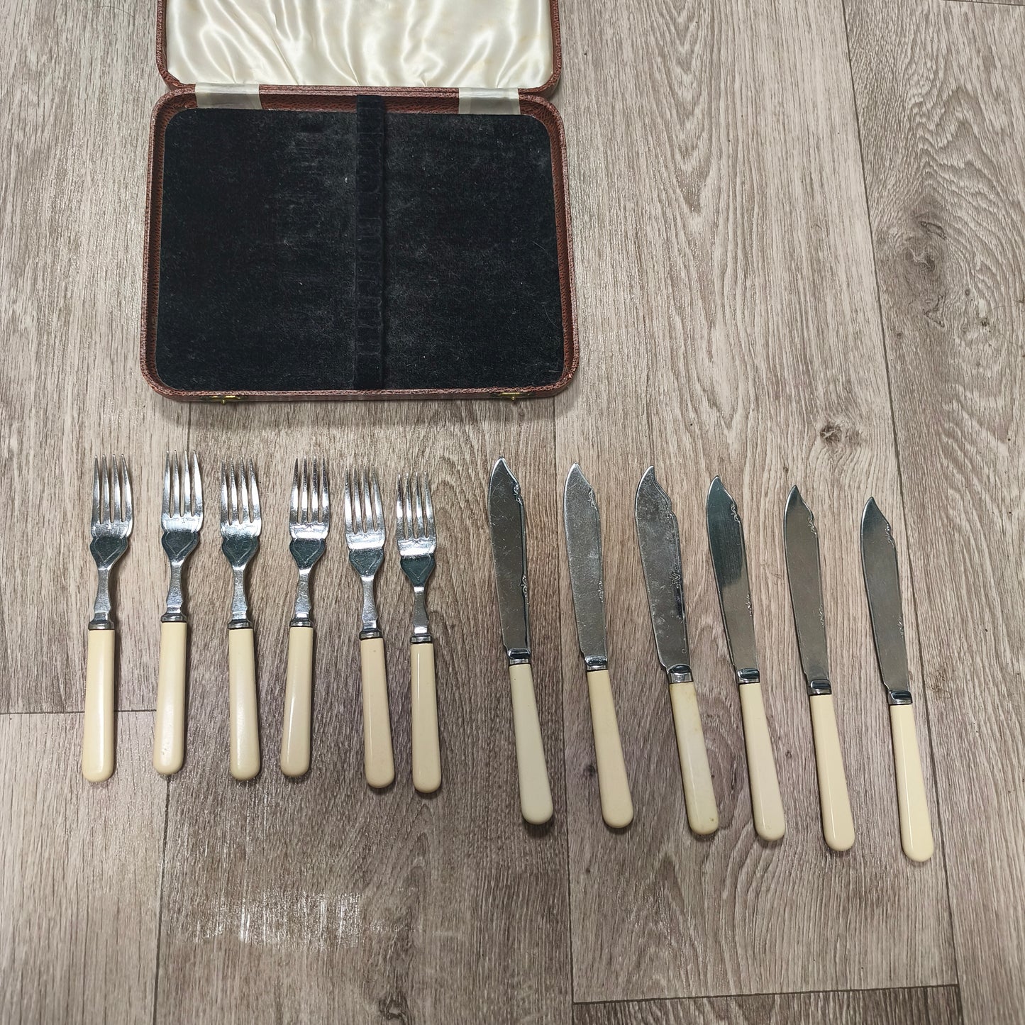 Vintage Sheffield Chrome Plate Cased Fish Cutlery Set 12Pc Faux Bone Knives Fork