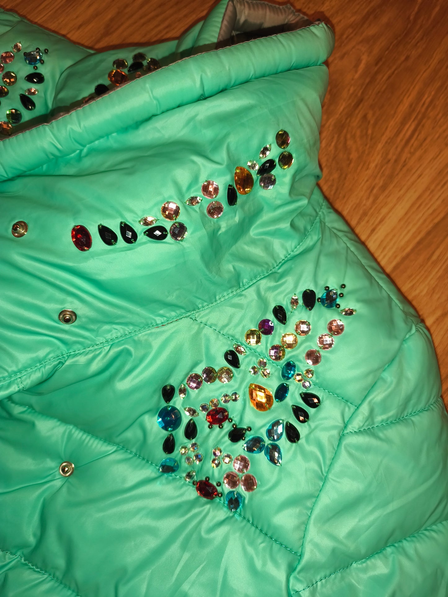Qi Hong Yun Embellished Puffer Jacket - Mint Green/Teal Gem Accent (Size XXL / fits L-XL)