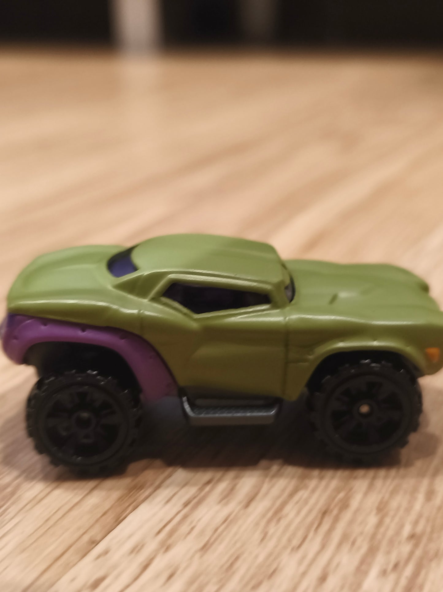 Hot Wheels Marvel Character Cars "The Hulk" Die-Cast Monster Truck (BDM76) – Loose