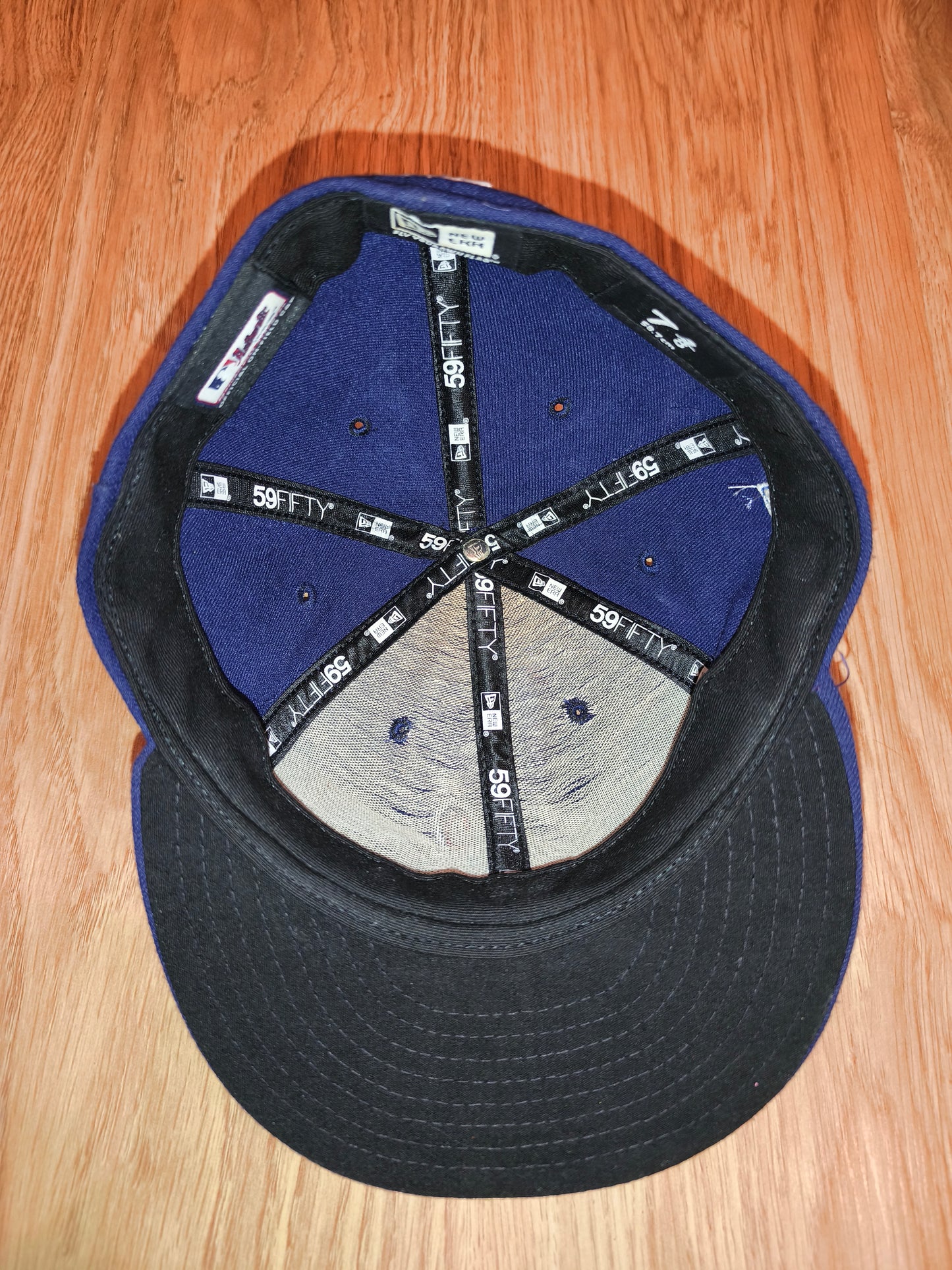 Vintage New Era 59FIFTY Cleveland Indians Fitted Cap – Chief Wahoo Logo & American Flag Patch – Size 7 3/8