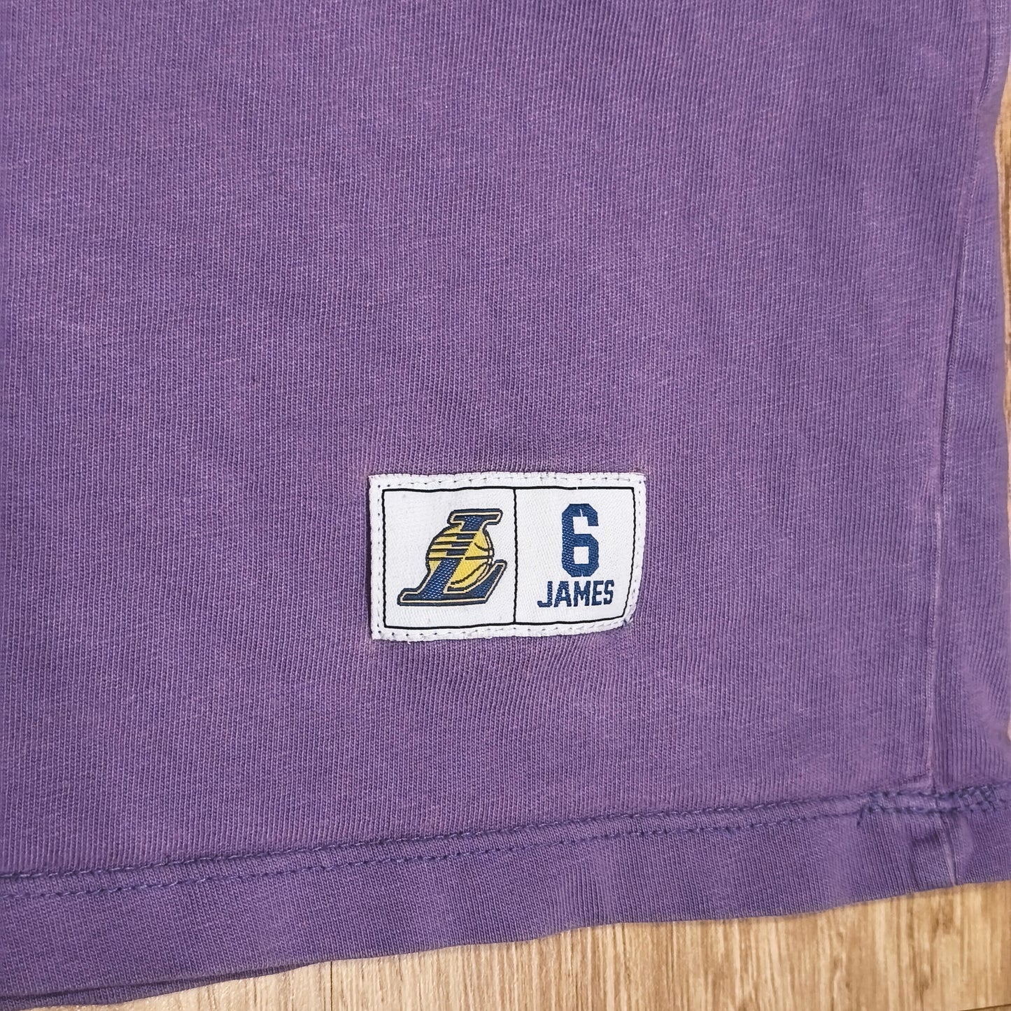NBA Los Angeles Lakers LeBron James #6 Graphic T-Shirt Purple Mens Size XS