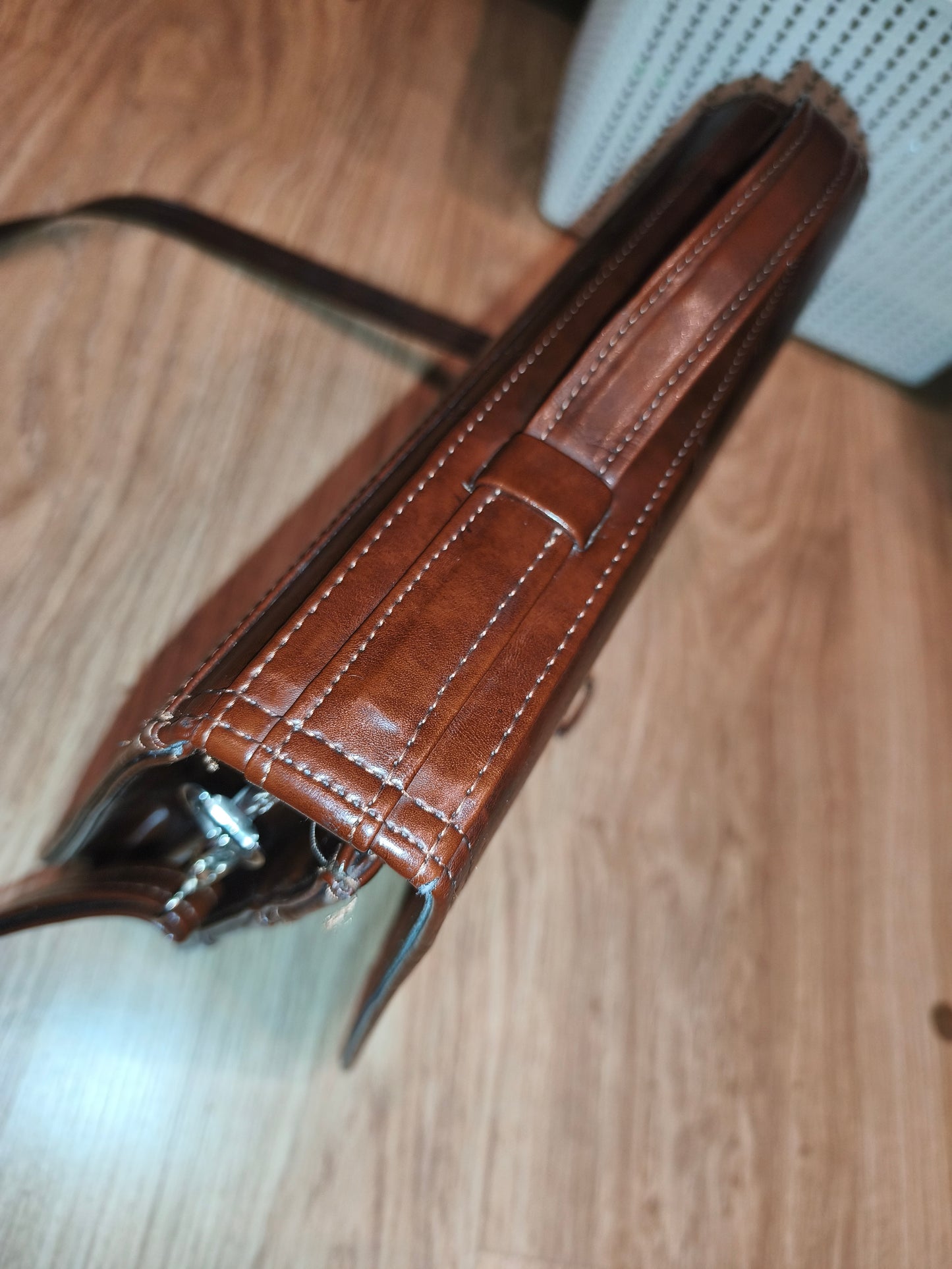 Vintage Style Brown Faux Leather Messenger Bag / Business Briefcase with Multiple Compartments