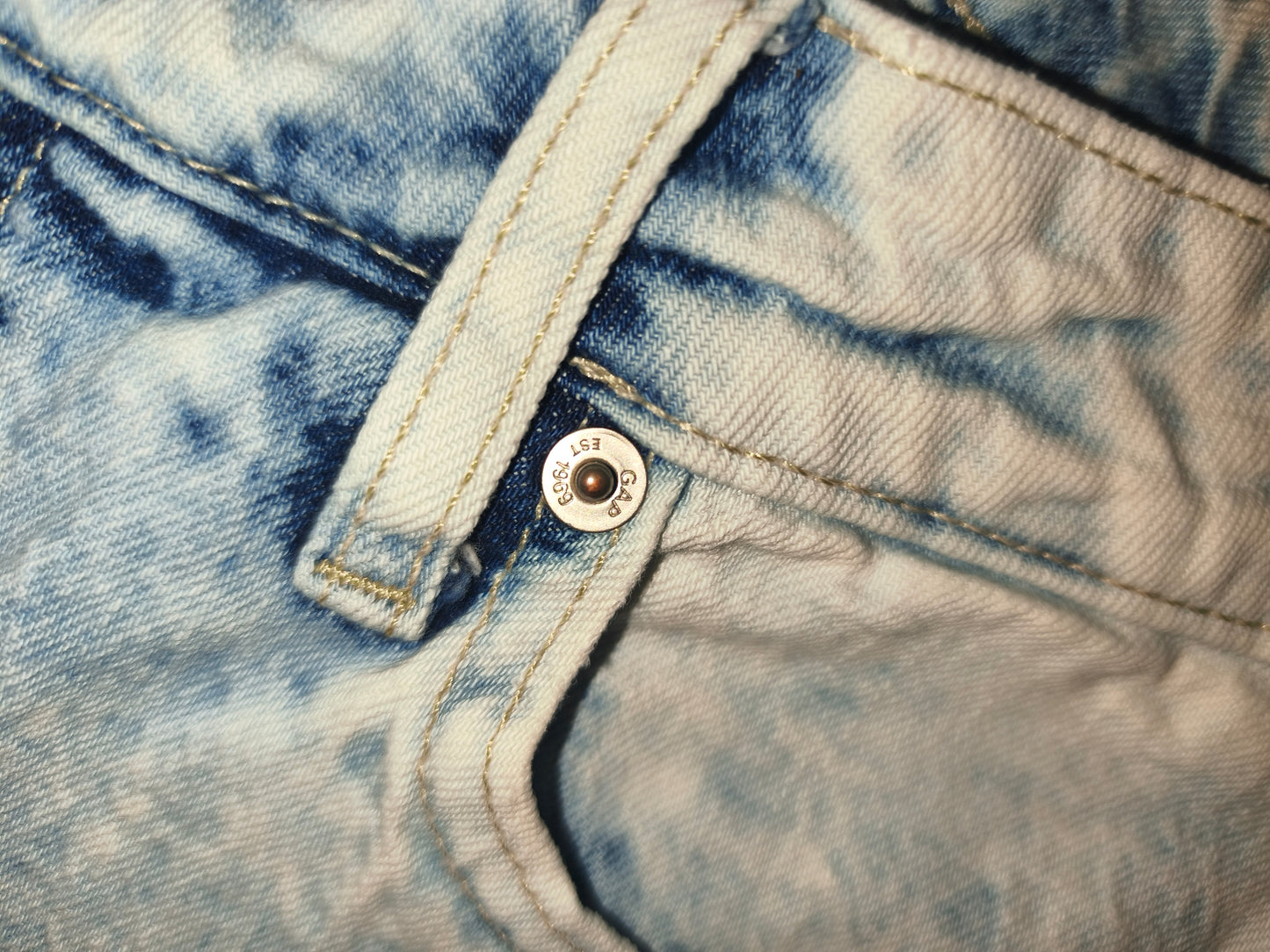 Gap Acid Wash Boyfriend Jeans Distressed Style Denim Size 27