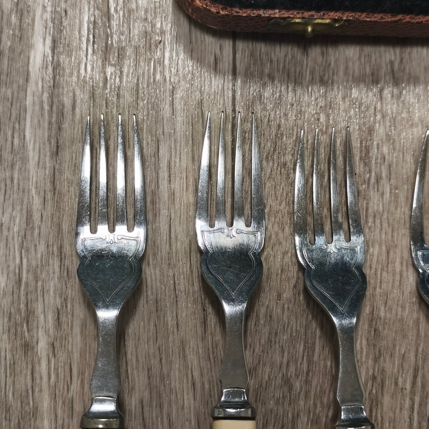 Vintage Sheffield Chrome Plate Cased Fish Cutlery Set 12Pc Faux Bone Knives Fork