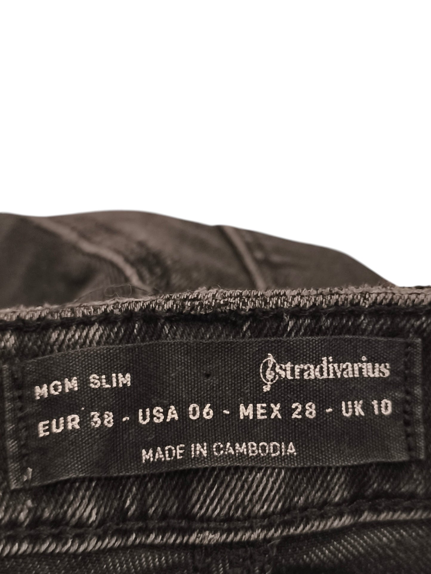 Stradivarius Mom Slim Jeans Black Charcoal Wash High Waist Split Hem Size 6 38 1