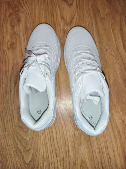 All-White Air Cushion Low-Top Sneakers / Athletic Shoes – Size EU 44
