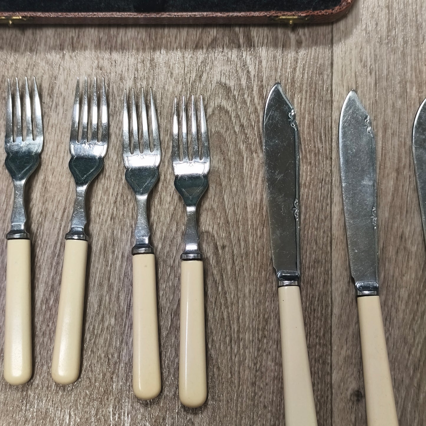 Vintage Sheffield Chrome Plate Cased Fish Cutlery Set 12Pc Faux Bone Knives Fork