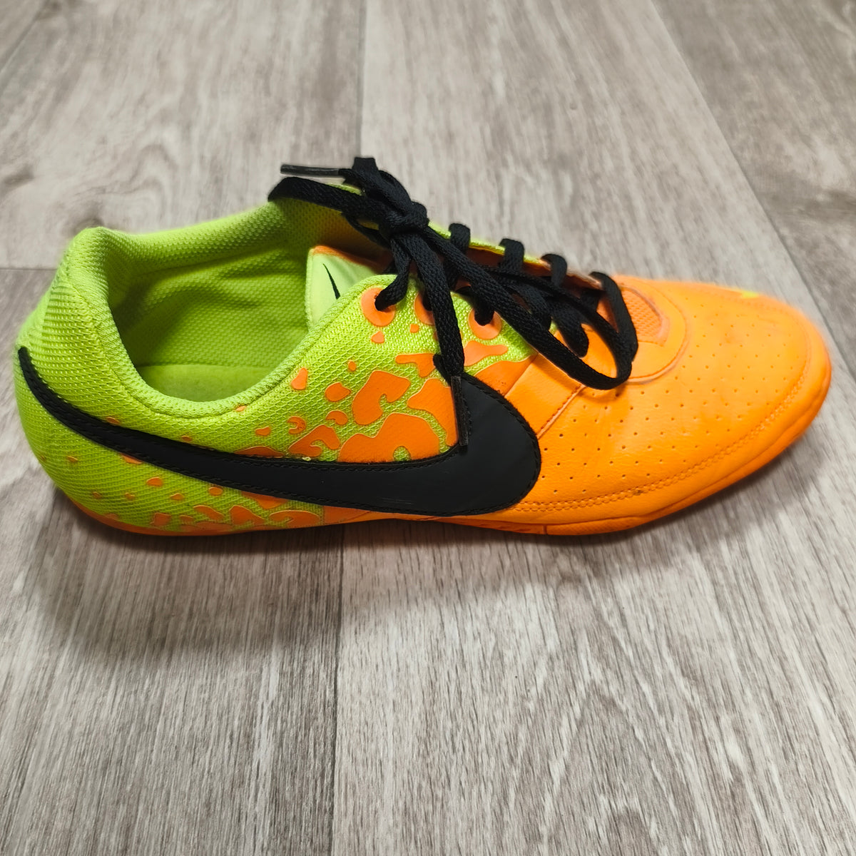 Nike 580454-807 Indoor Soccer Shoes Men Size US 8.5 EU 42 Orange Volt Black