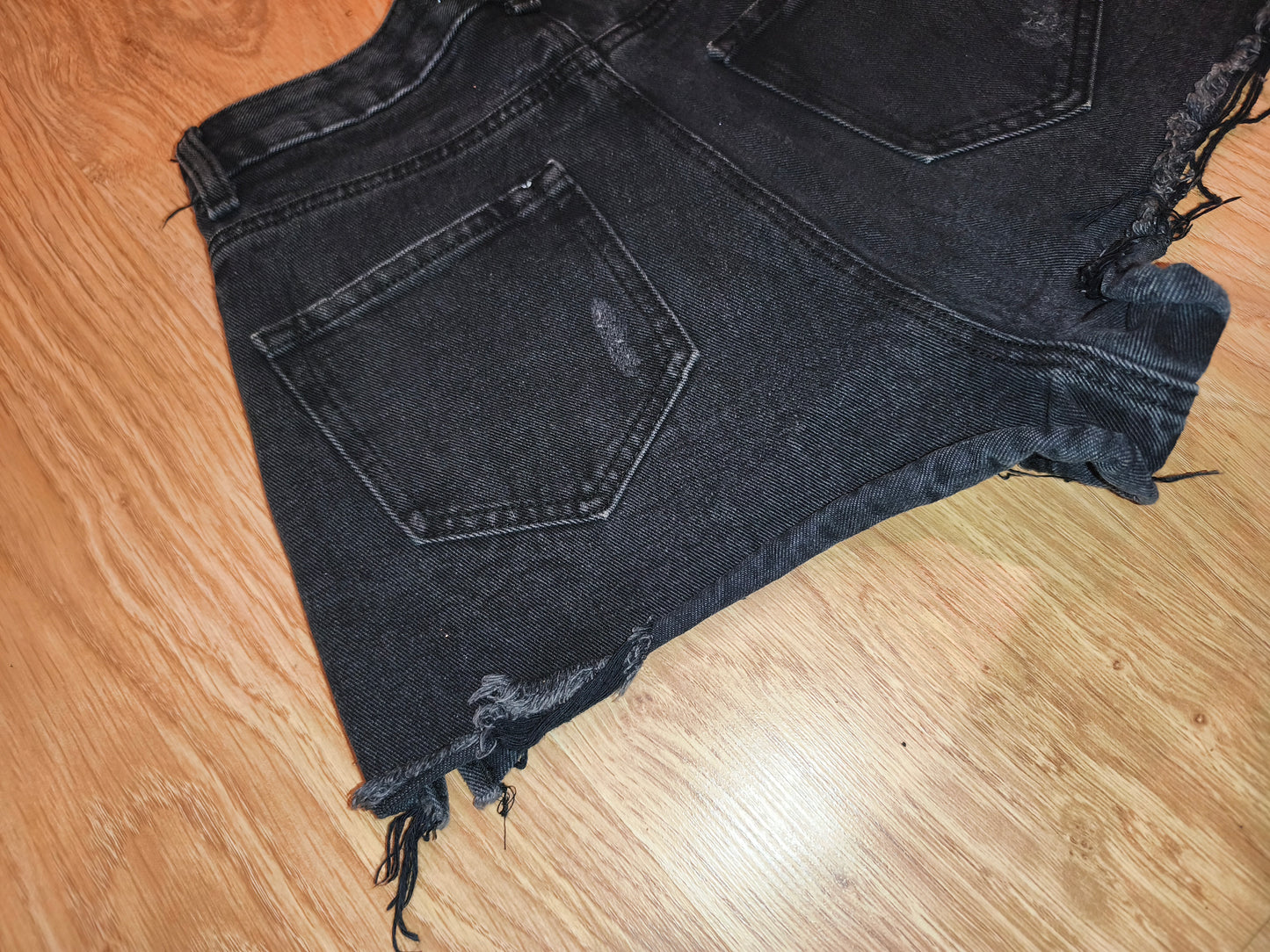 Denim Co. Women’s Black Distressed Denim Shorts – Raw Hem, Size 42 (EU)