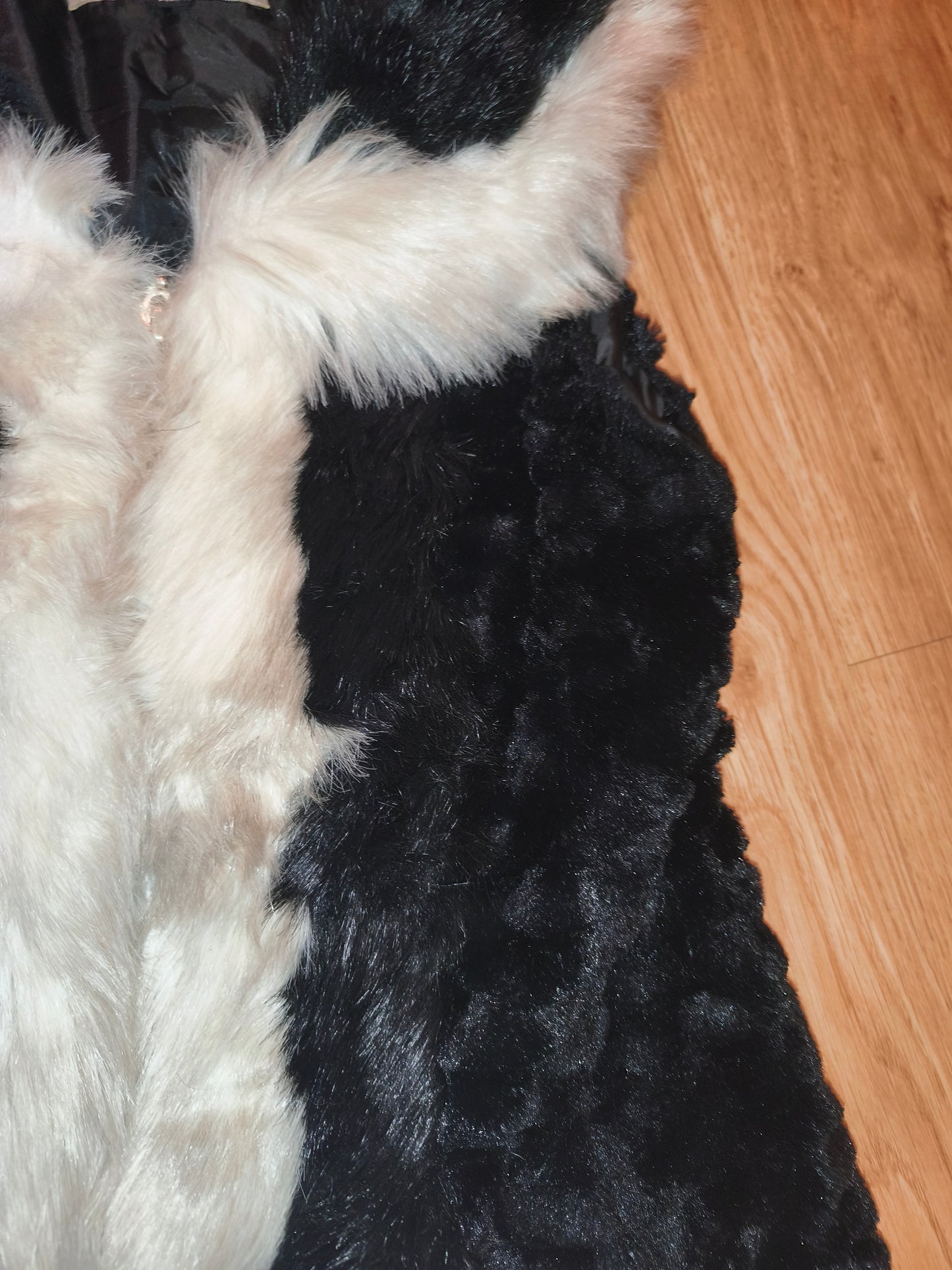 Vira Luxury Hooded Faux Fur Vest – Black & White Contrast Gilet (Size XL, Fits M/L)