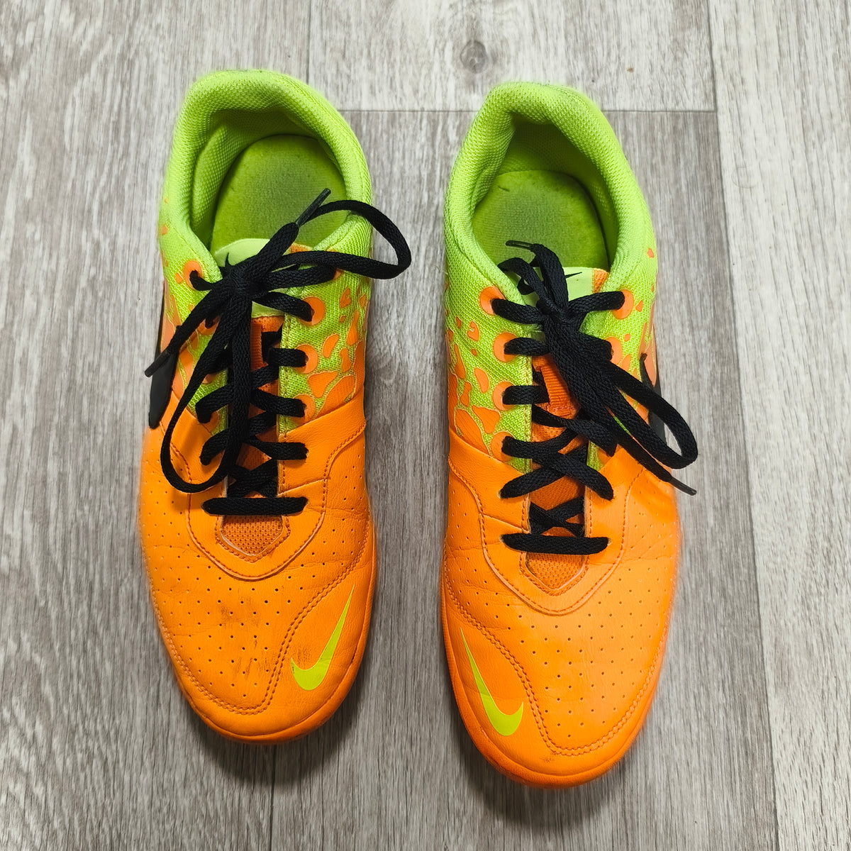 Nike 580454-807 Indoor Soccer Shoes Men Size US 8.5 EU 42 Orange Volt Black