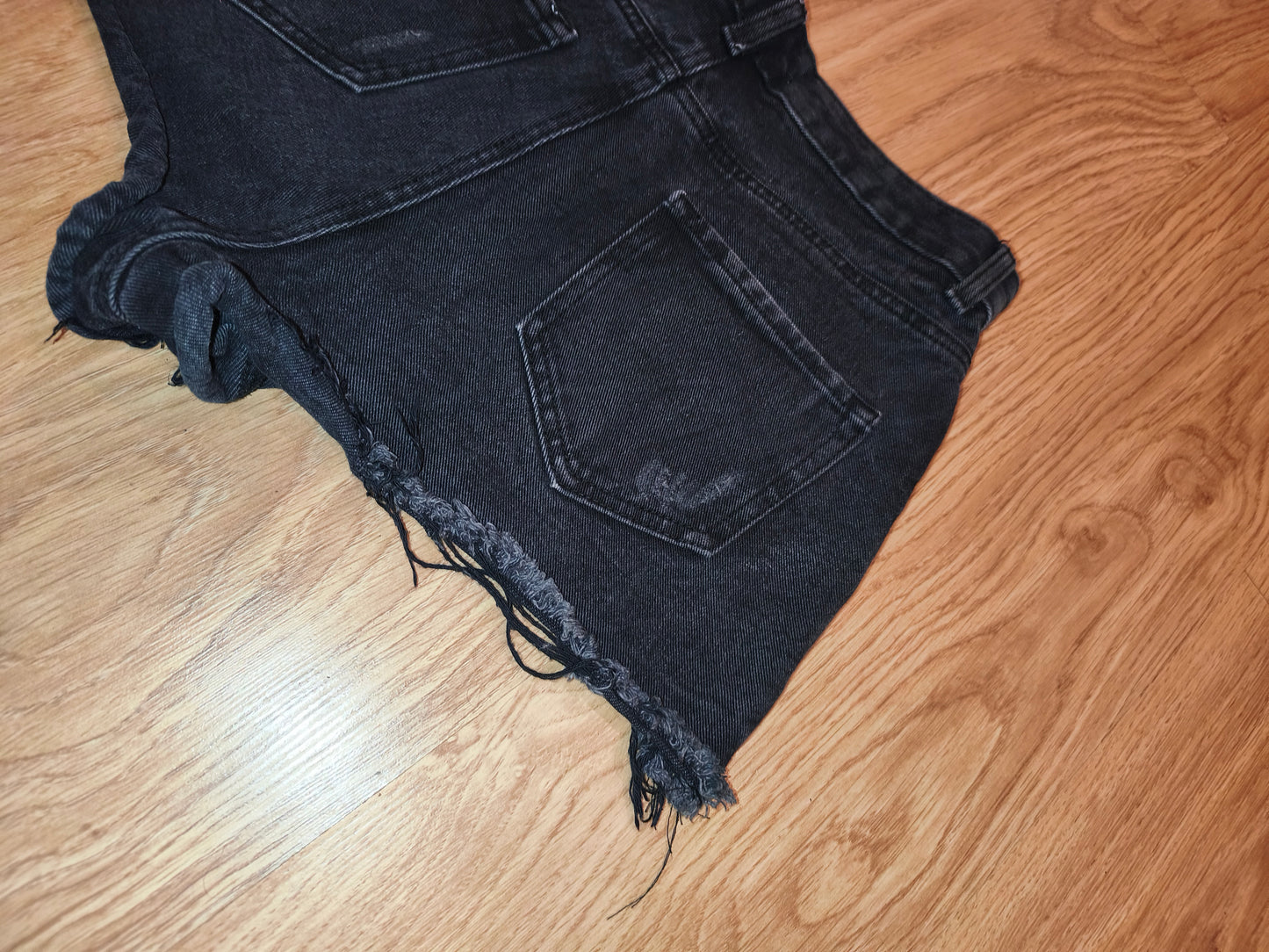 Denim Co. Women’s Black Distressed Denim Shorts – Raw Hem, Size 42 (EU)