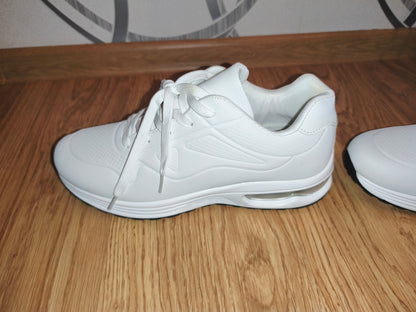 All-White Air Cushion Low-Top Sneakers / Athletic Shoes – Size EU 44