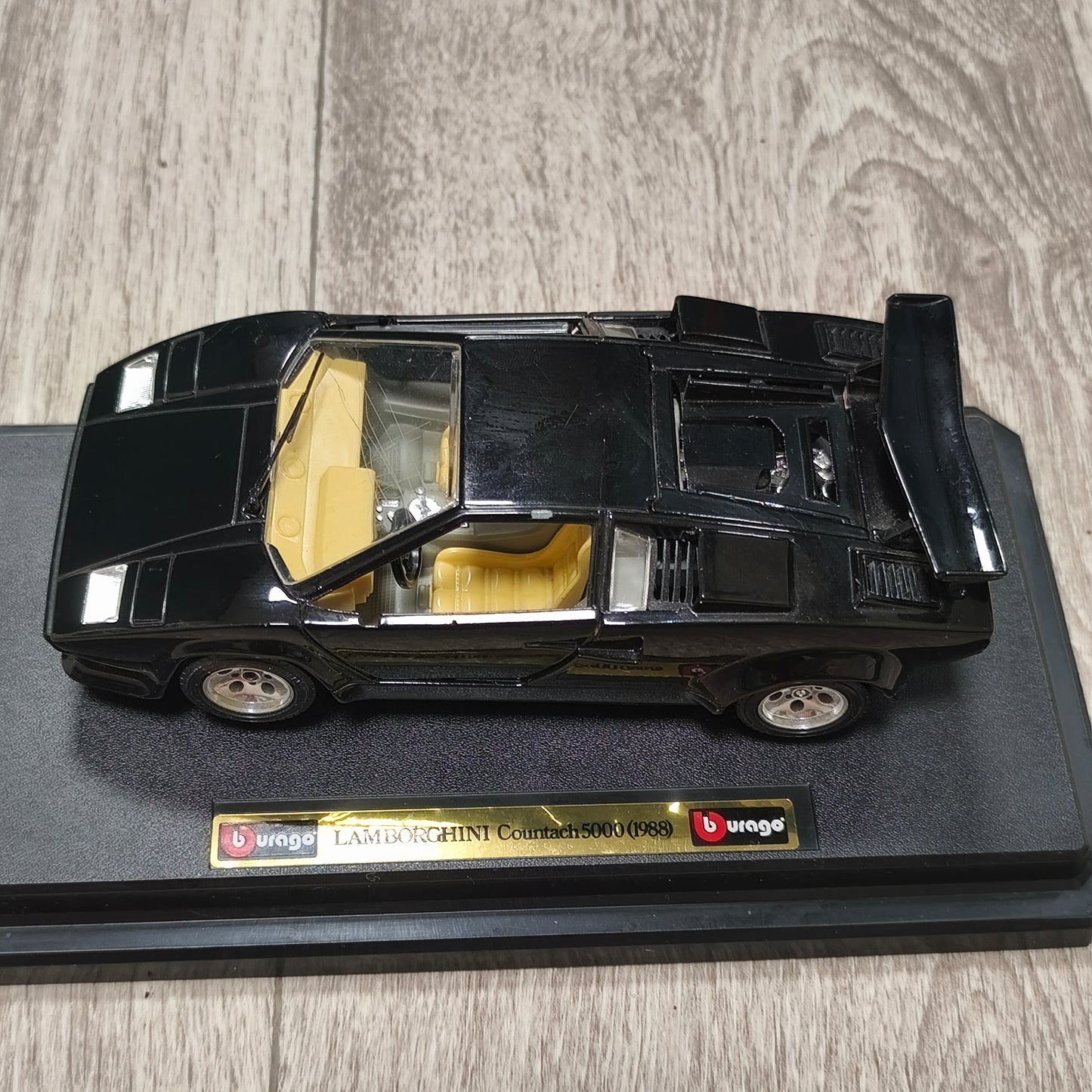 Bburago Lamborghini Countach 5000 1988 Black Diecast Model Car Base Italy