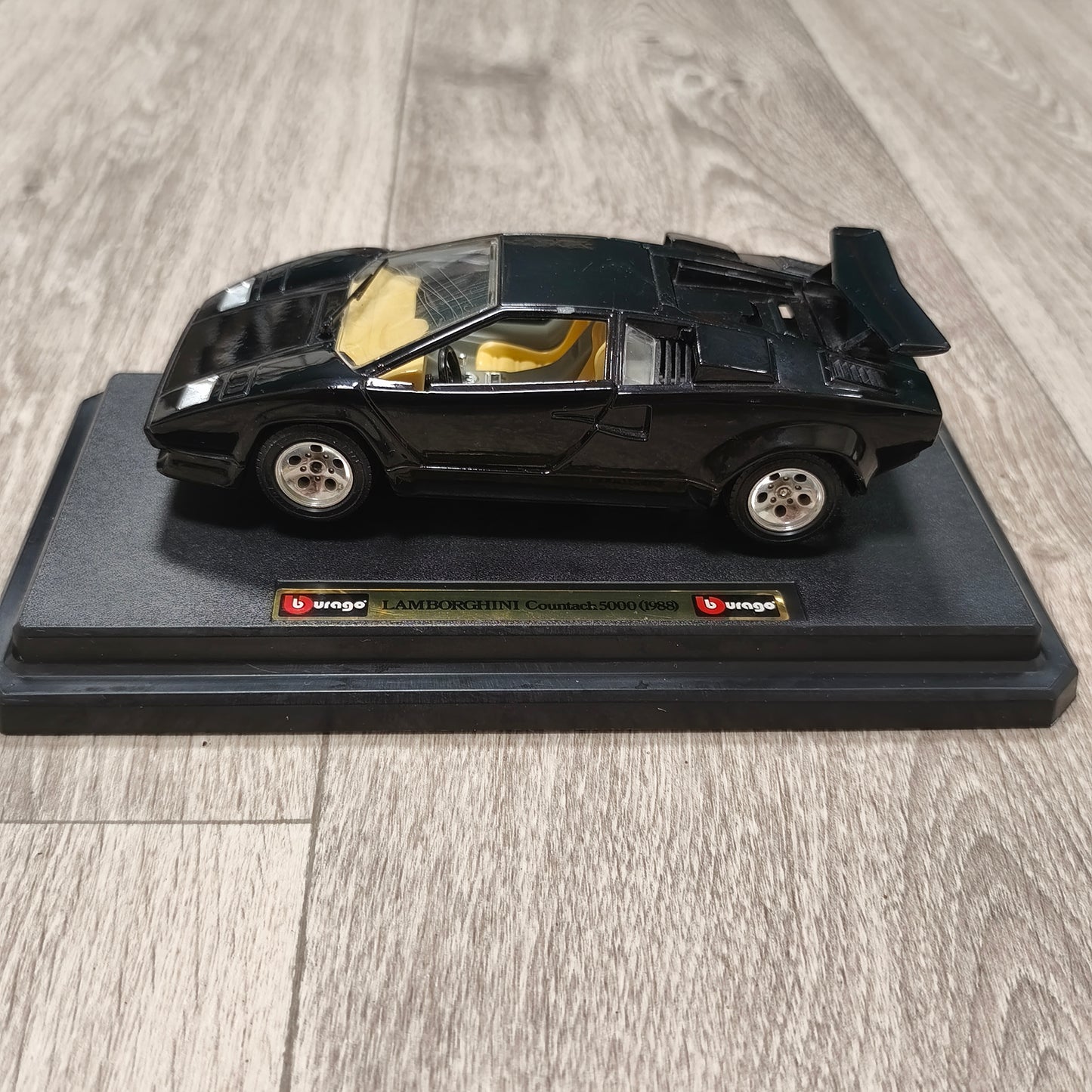 Bburago Lamborghini Countach 5000 1988 Black Diecast Model Car Base Italy